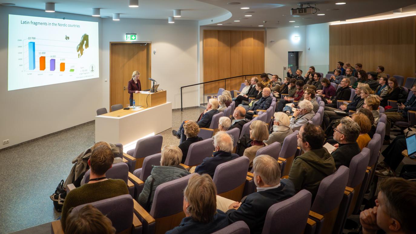 Gestir í fyrirlestrasal.