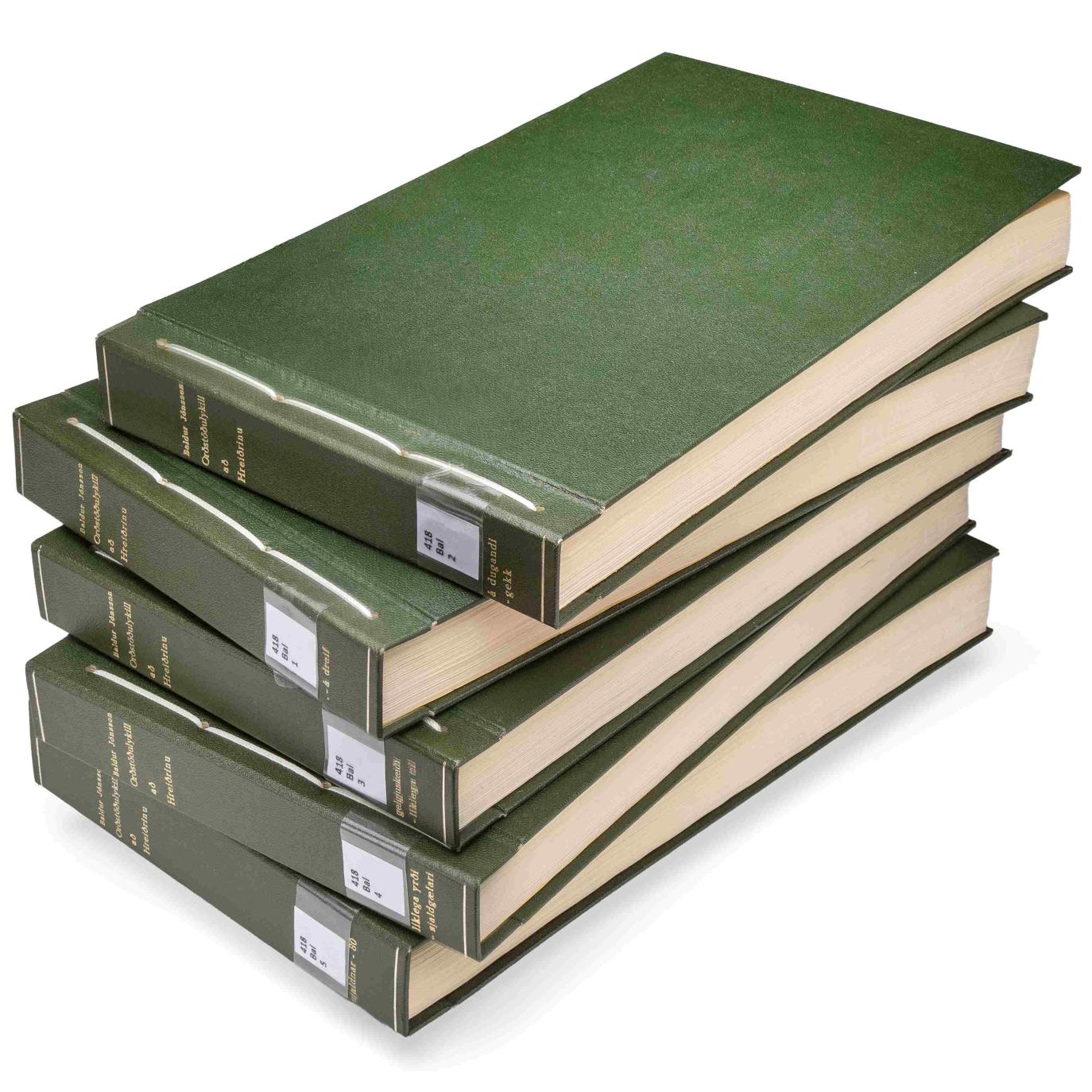 Orðstæðulykill að Hreiðrinu. Fimm bindi hvert ofan á öðru.