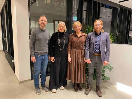 Á myndinni má sjá Branislav Bédi, verkefnisstjóra á íslenskusviði Árnastofnunar, Guðrúnu Nordal forstöðumann Árnastofnunar, Soffíu Ásgeirs Óskarsdóttur, starfandi formann ÞFÍ og Atla Geir Halldórsson verkefnisstjóra Snorraverkefnanna.