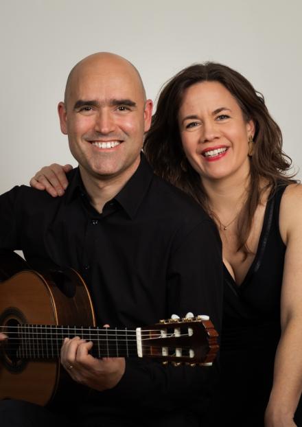 Guðrún Jóhanna Ólafsdóttir söngkona og Francisco Javier Jáuregui gítarleikari.